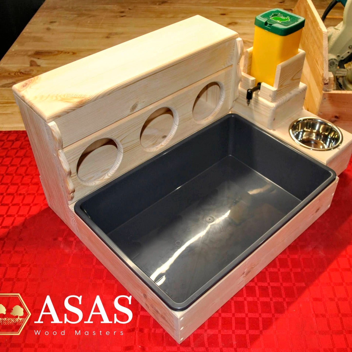 The best litter box for bunny with hay feeder